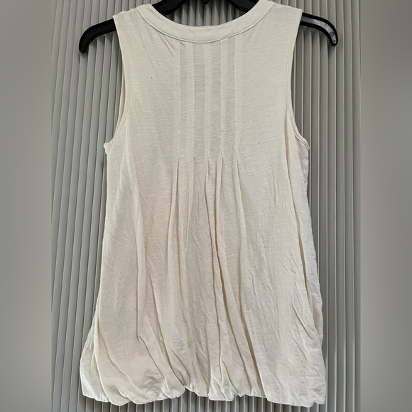 Chelsea & Theodore Button-front Sleeveless Blouse - Picture 3 of 3